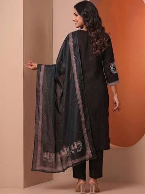 Women Ethnic Motifs Embroidered Regular Thread Work Kurta with Trousers & With Dupatta 3