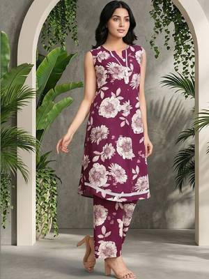 Women Floral Printed Regular Pure Cotton Kurta with Trousers 6