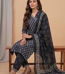 Women Ethnic Motifs Printed Regular Kurta with Trousers & With Dupatta