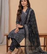 Women Ethnic Motifs Printed Regular Kurta with Trousers & With Dupatta
