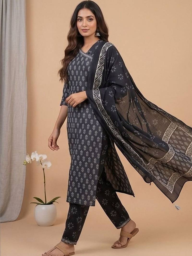 Women Ethnic Motifs Printed Regular Kurta with Trousers & With Dupatta