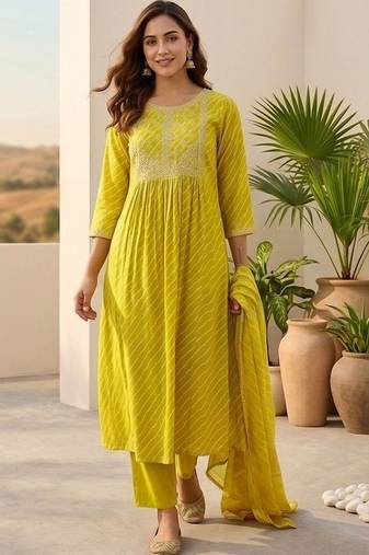 Women Printed Empire Thread Work Kurta with Trousers & With Dupatta