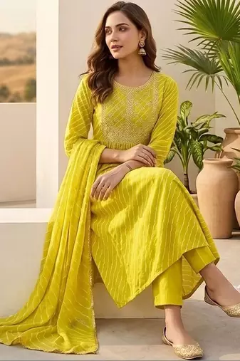 Women Printed Empire Thread Work Kurta with Trousers & With Dupatta