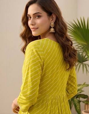 Women Printed Empire Thread Work Kurta with Trousers & With Dupatta 4