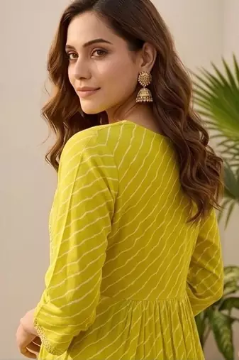 Women Printed Empire Thread Work Kurta with Trousers & With Dupatta