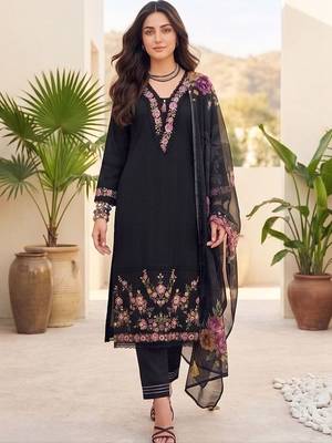 Women Floral Embroidered Pure Cotton Kurta with Trousers & With Dupatta 1