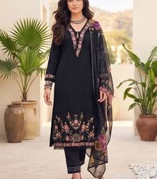 Women Floral Embroidered Pure Cotton Kurta with Trousers & With Dupatta