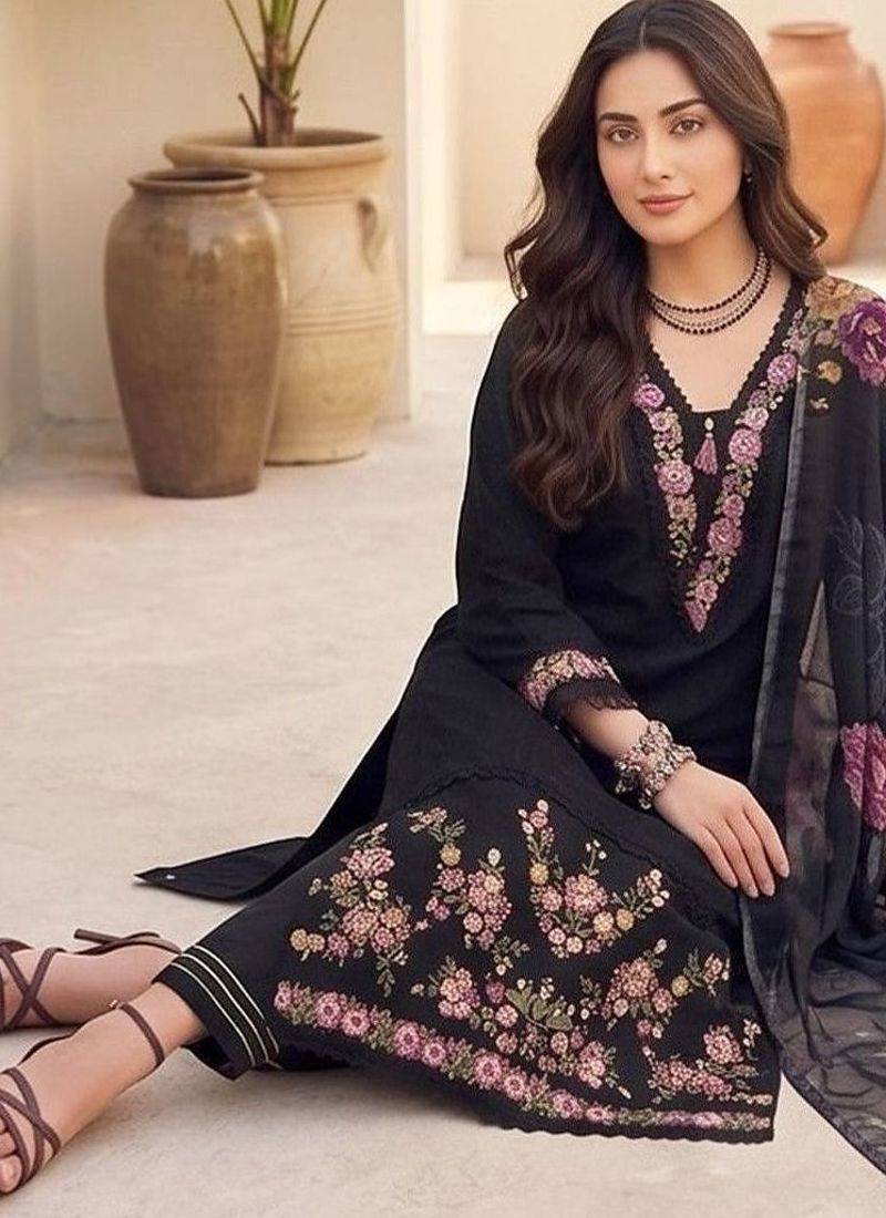 Women Floral Embroidered Pure Cotton Kurta with Trousers & With Dupatta