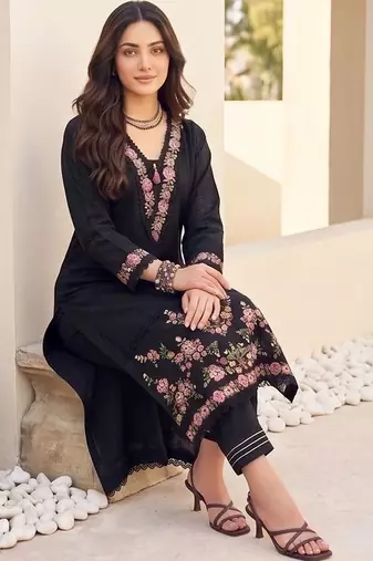 Women Floral Embroidered Pure Cotton Kurta with Trousers & With Dupatta