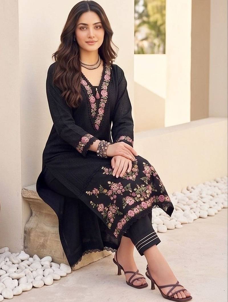 Women Floral Embroidered Pure Cotton Kurta with Trousers & With Dupatta