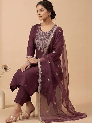 Women Ethnic Motifs Embroidered Regular Thread Work Kurta with Trousers & With Dupatta 2