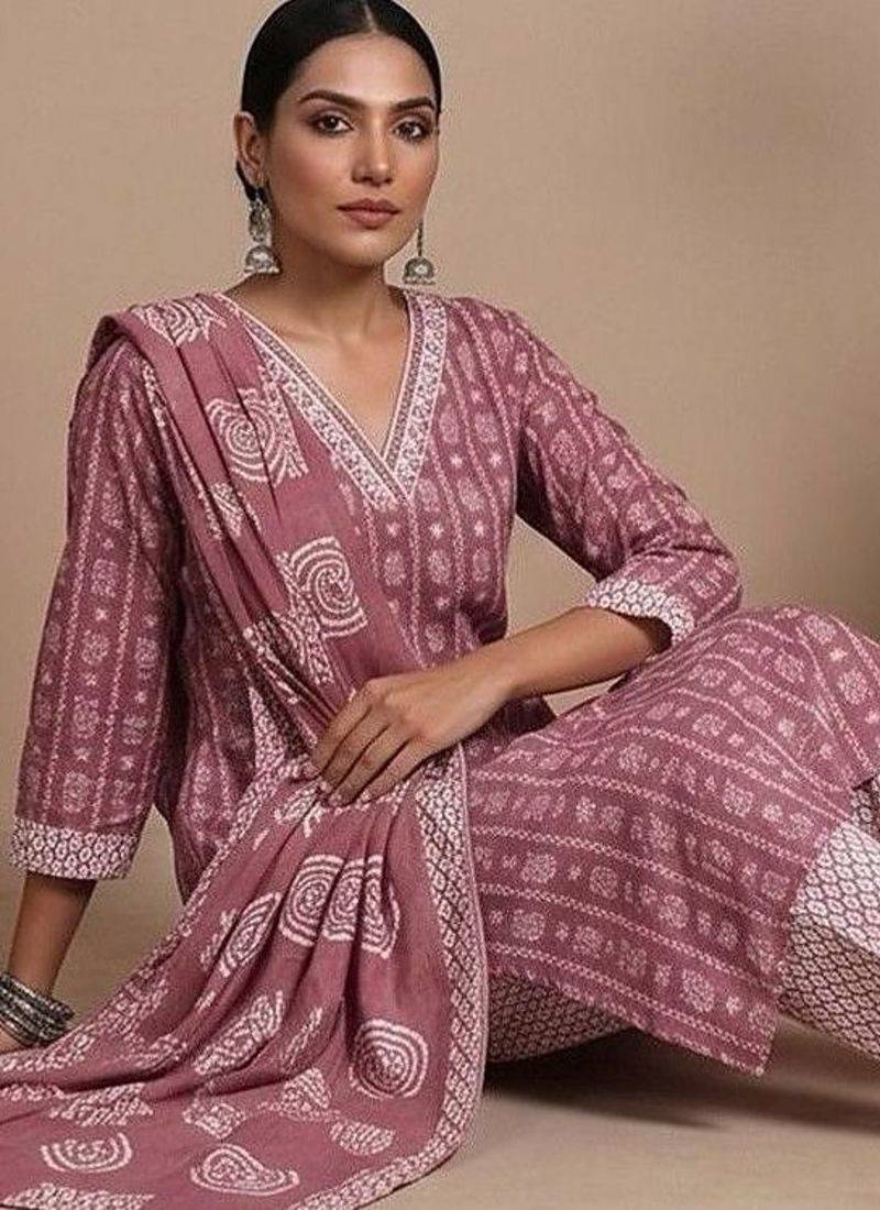 Women Ethnic Motifs Printed Regular Kurta with Trousers & With Dupatta