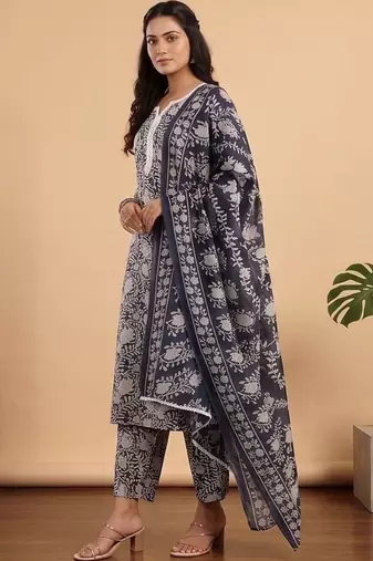Women Floral Printed Regular Kurta with Trousers & With Dupatta
