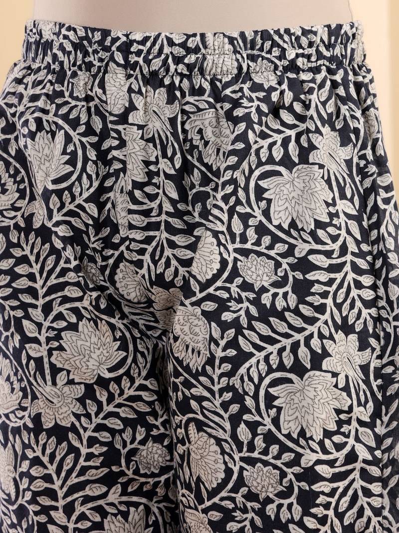 Women Floral Printed Regular Kurta with Trousers & With Dupatta