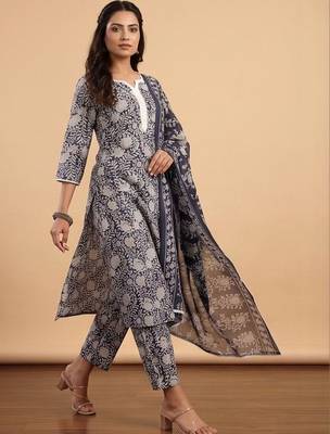 Women Floral Printed Regular Kurta with Trousers & With Dupatta 5
