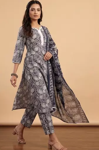 Women Floral Printed Regular Kurta with Trousers & With Dupatta