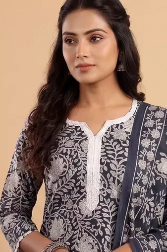 Women Floral Printed Regular Kurta with Trousers & With Dupatta