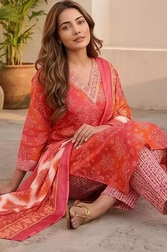 Women Ethnic Motifs Printed Regular Kurta with Trousers & With Dupatta