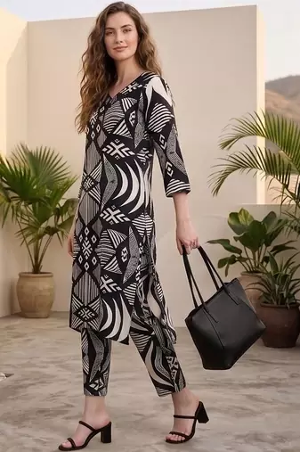 Women Printed Regular Kurta with Trousers