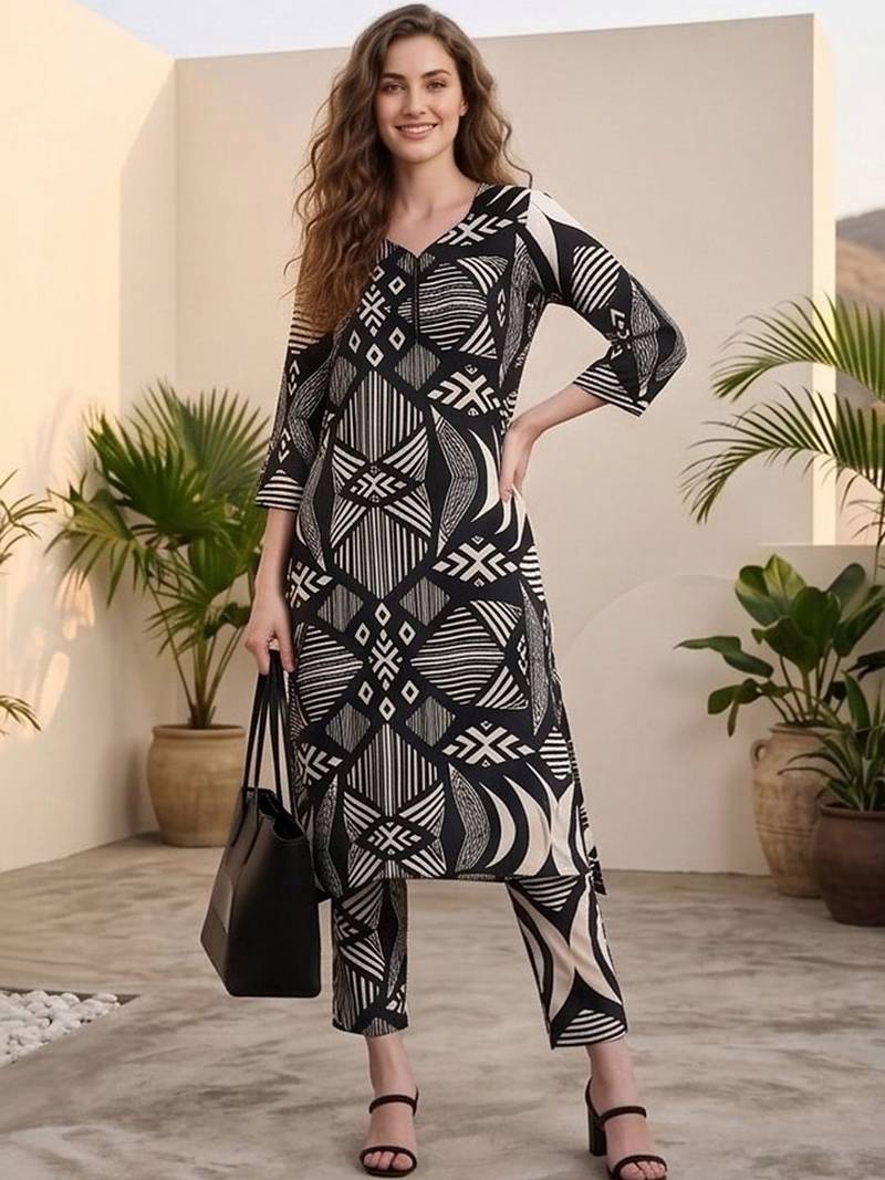 Women Printed Regular Kurta with Trousers