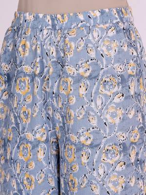 Women Floral Printed Regular Kurta with Trousers 4