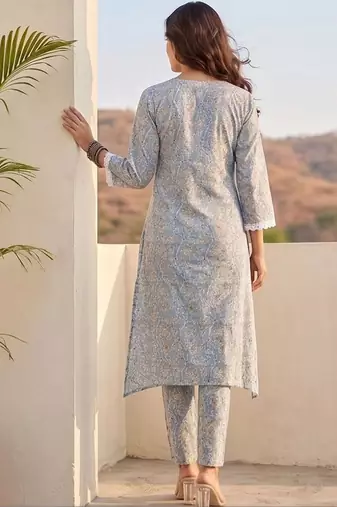 Women Floral Printed Regular Kurta with Trousers