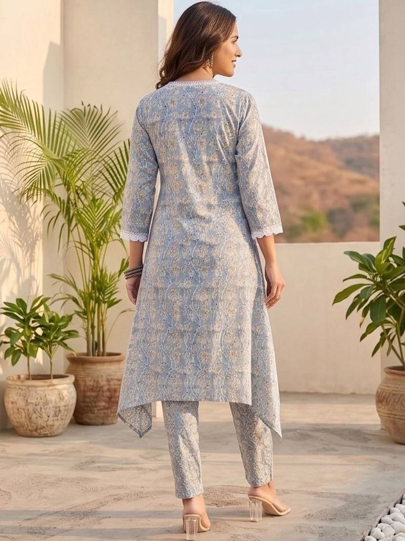Women Floral Printed Regular Kurta with Trousers