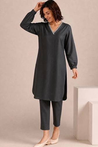 Women Regular Thread Work Kurta with Trousers