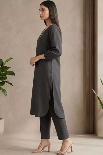 Women Regular Thread Work Kurta with Trousers