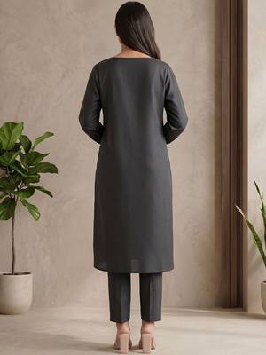 Women Regular Thread Work Kurta with Trousers 3