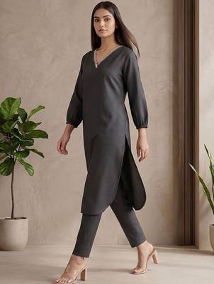 Women Regular Thread Work Kurta with Trousers 4