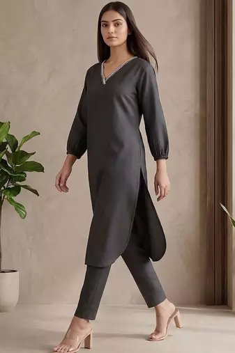 Women Regular Thread Work Kurta with Trousers