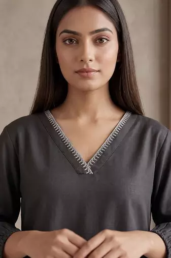 Women Regular Thread Work Kurta with Trousers