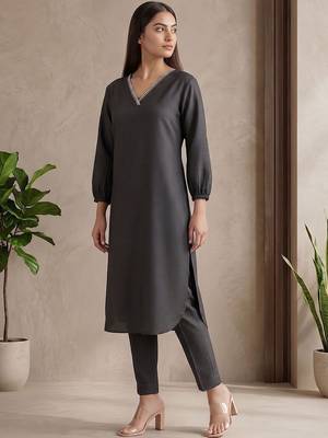 Women Regular Thread Work Kurta with Trousers 6