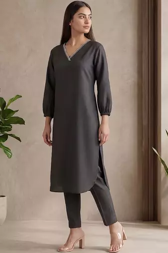Women Regular Thread Work Kurta with Trousers