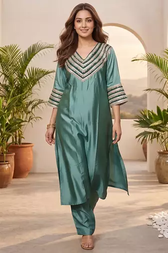 Women Yoke Design Regular Kurta with Trousers