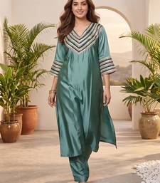 Women Yoke Design Regular Kurta with Trousers