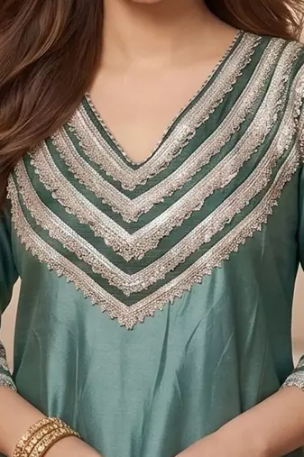 Women Yoke Design Regular Kurta with Trousers