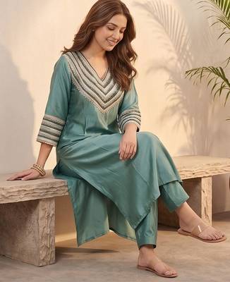 Women Yoke Design Regular Kurta with Trousers 5