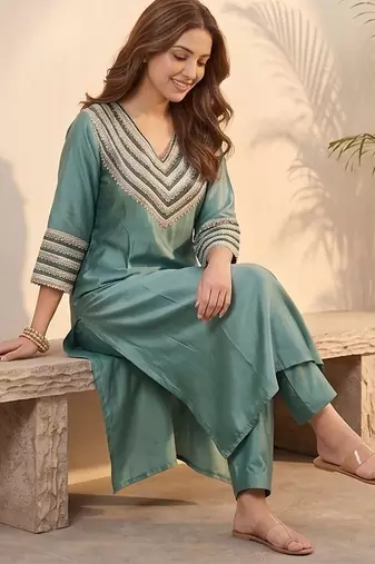Women Yoke Design Regular Kurta with Trousers