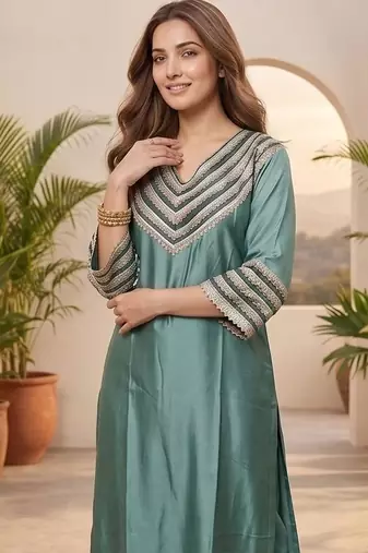 Women Yoke Design Regular Kurta with Trousers