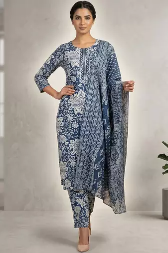 Women Floral Printed Regular Kurta with Trousers & With Dupatta