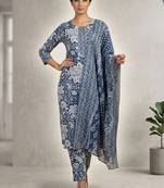 Women Floral Printed Regular Kurta with Trousers & With Dupatta