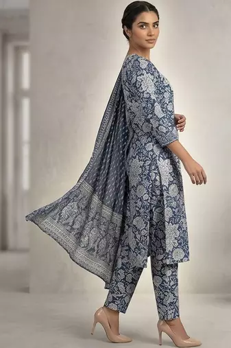 Women Floral Printed Regular Kurta with Trousers & With Dupatta