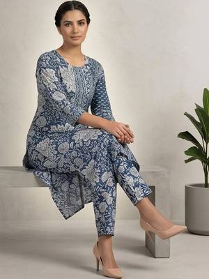 Women Floral Printed Regular Kurta with Trousers & With Dupatta 7