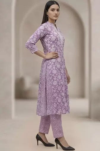 Women Floral Printed Regular Thread Work Pure Cotton Kurta with Trousers & With Dupatta