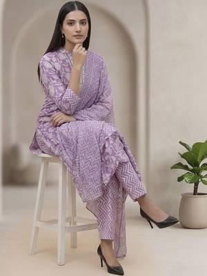 Women Floral Printed Regular Thread Work Pure Cotton Kurta with Trousers & With Dupatta 4