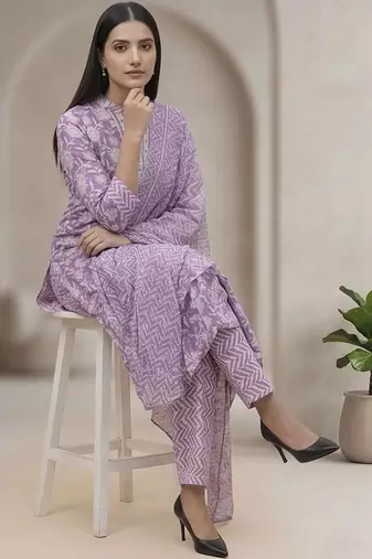 Women Floral Printed Regular Thread Work Pure Cotton Kurta with Trousers & With Dupatta