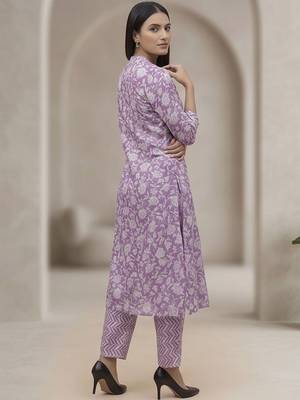 Women Floral Printed Regular Thread Work Pure Cotton Kurta with Trousers & With Dupatta 6