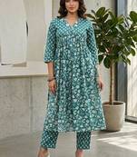 Women Floral Printed Empire Kurta with Trousers